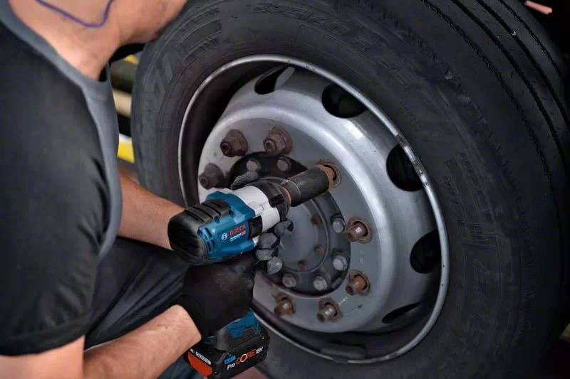 Гайковерт Bosch GDS 18V-1050 H Professional 06019J8502 (с 2-мя АКБ 8 Ah, кейс)