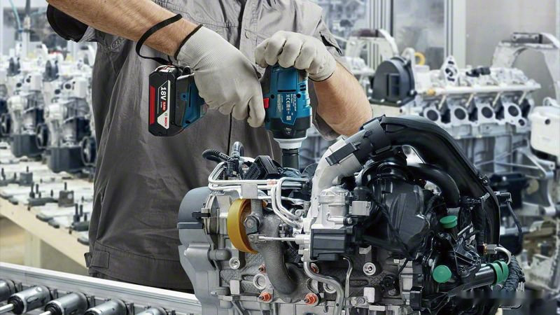 Гайковерт Bosch GDS 18V-400 Professional 06019K0020 (с 2-мя АКБ, кейс)