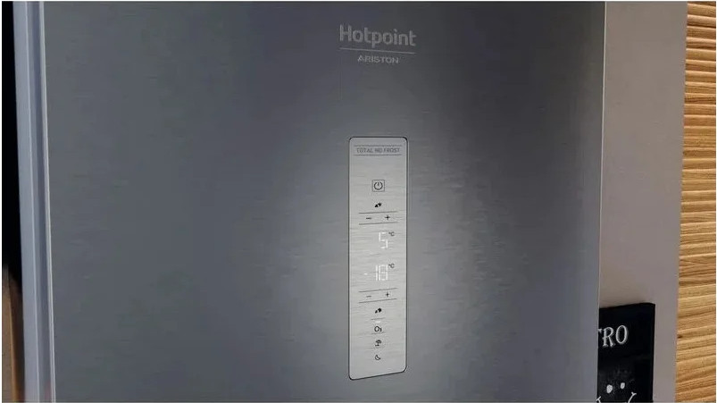 Холодильник с морозильником Hotpoint-Ariston HTW 8202I MX