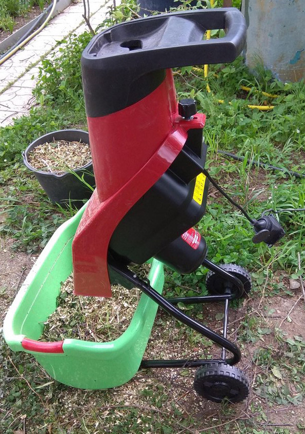 Электрический измельчитель Elitech ИВС 2400