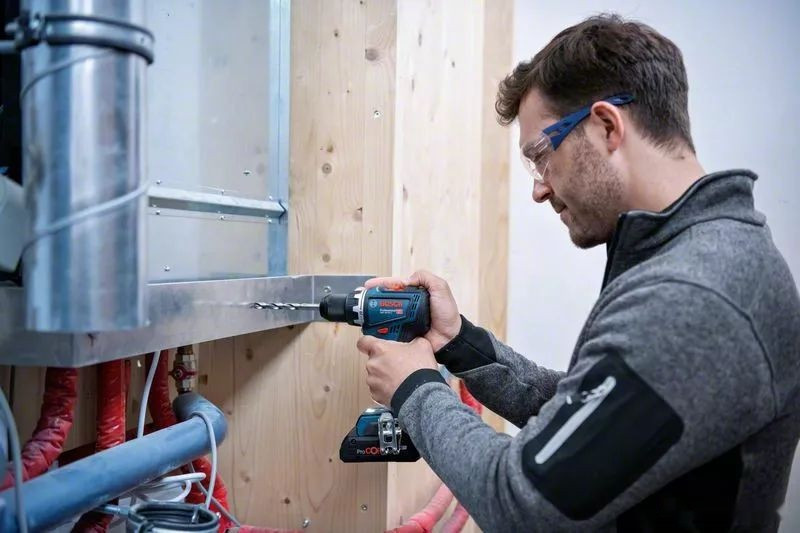 Дрель-шуруповерт Bosch GSR 18V-90 C Professional 06019K6006 (с 2-мя АКБ 5 Ач, кейс)