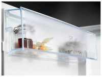 Холодильник с нижней морозильной камерой Electrolux KNT2LF18S