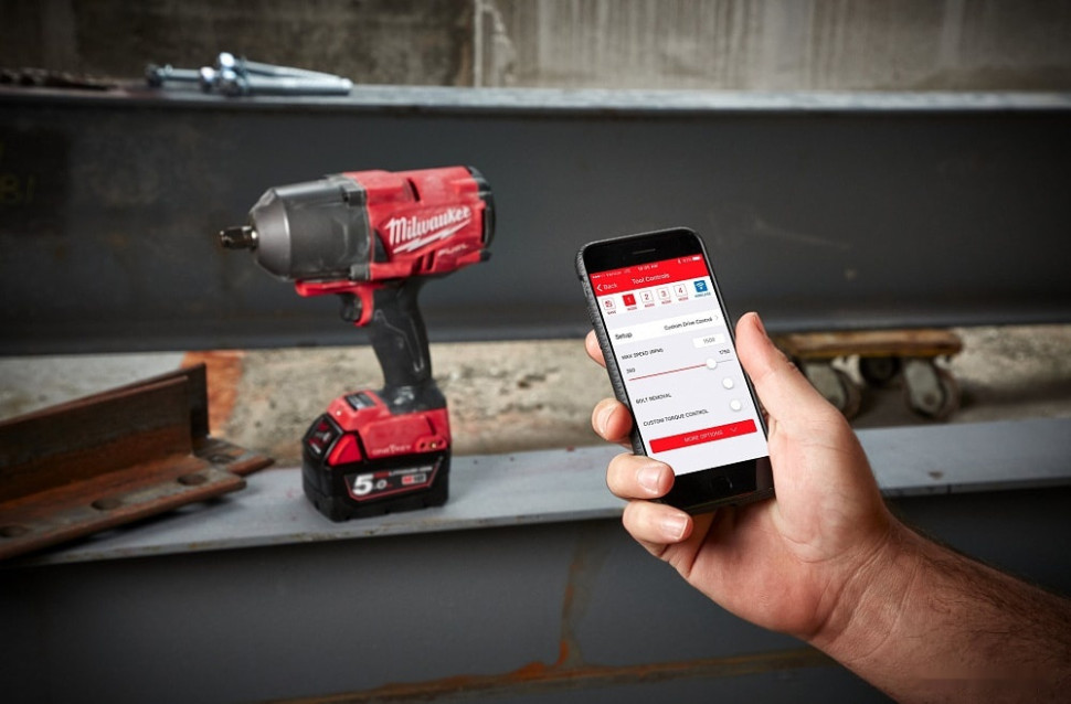 Гайковерт Milwaukee M18 FUEL ONEFHIWP12-502X 4933459725 (с 2-мя АКБ, кейс)