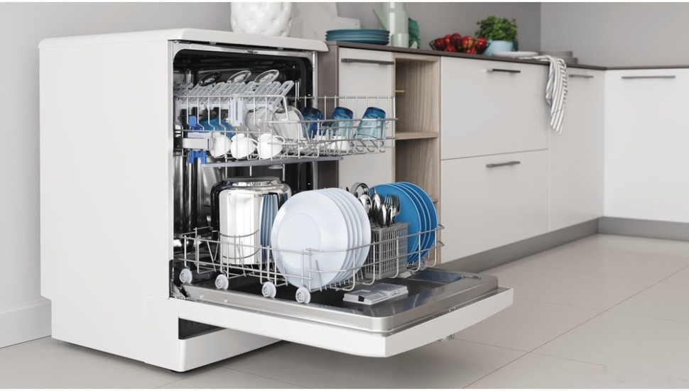 Посудомоечная машина Indesit DFE 1B10