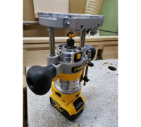 Фрезер DeWALT DCW604N-XJ (без АКБ)