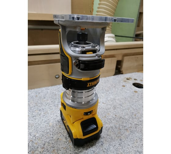 Фрезер DeWALT DCW604N-XJ (без АКБ)