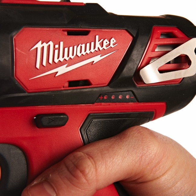 Дрель-шуруповерт Milwaukee M12 BPD-0