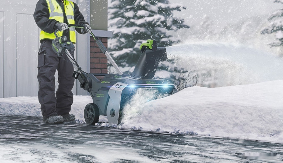 Снегоуборщик Greenworks GD82ST (без АКБ)