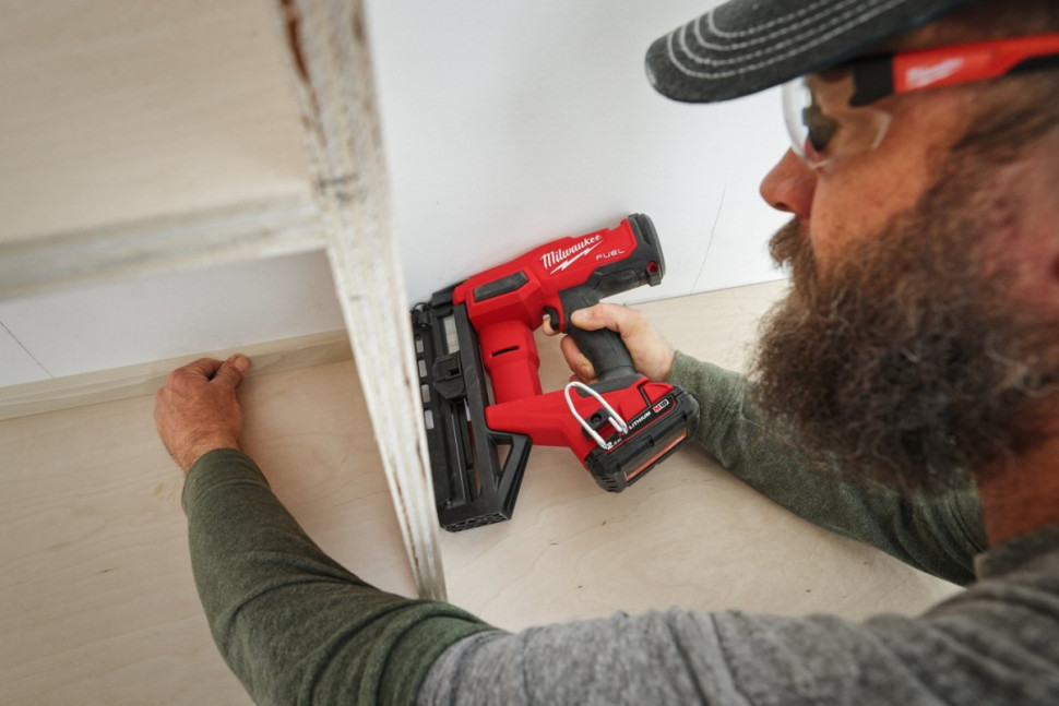 Гвоздезабиватель Milwaukee M18 FN16GS-0X Fuel 4933493353 (без АКБ, кейс)