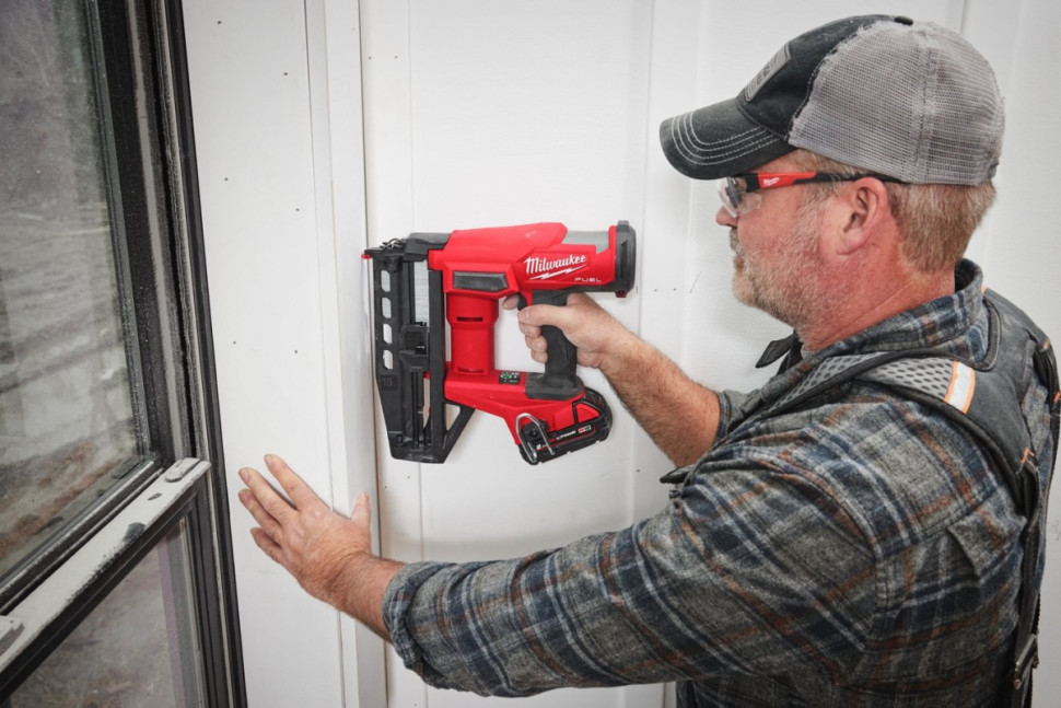 Гвоздезабиватель Milwaukee M18 FN16GS-0X Fuel 4933493353 (без АКБ, кейс)