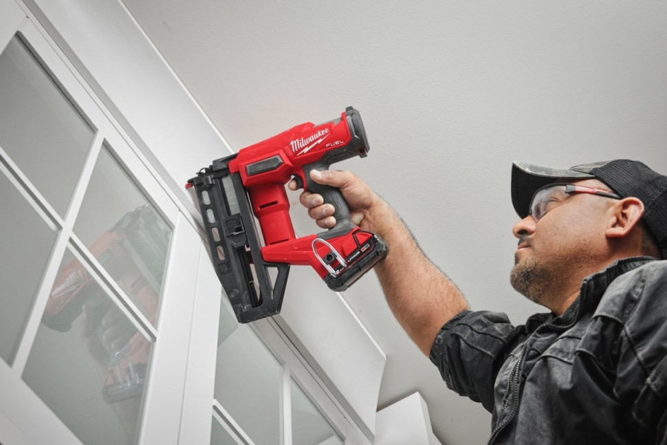 Гвоздезабиватель Milwaukee M18 FN16GS-0X Fuel 4933493353 (без АКБ, кейс)