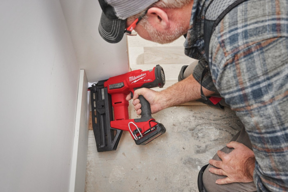 Гвоздезабиватель Milwaukee M18 FN16GS-0X Fuel 4933493353 (без АКБ, кейс)