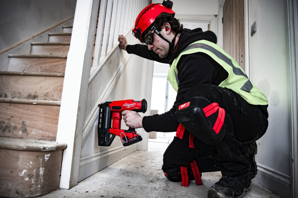 Гвоздезабиватель Milwaukee M18 FN16GS-0X Fuel 4933493353 (без АКБ, кейс)