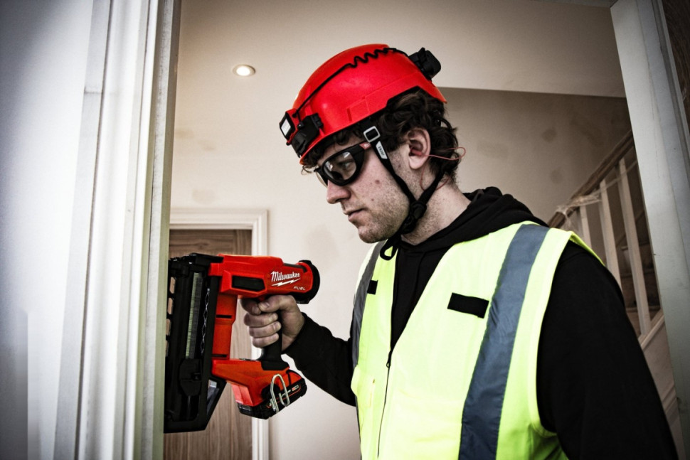 Гвоздезабиватель Milwaukee M18 FN16GS-0X Fuel 4933493353 (без АКБ, кейс)