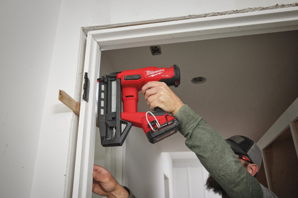 Гвоздезабиватель Milwaukee M18 FN16GS-0X Fuel 4933493353 (без АКБ, кейс)