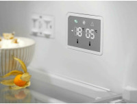 Холодильник с морозильником Electrolux LNT7ME34K1