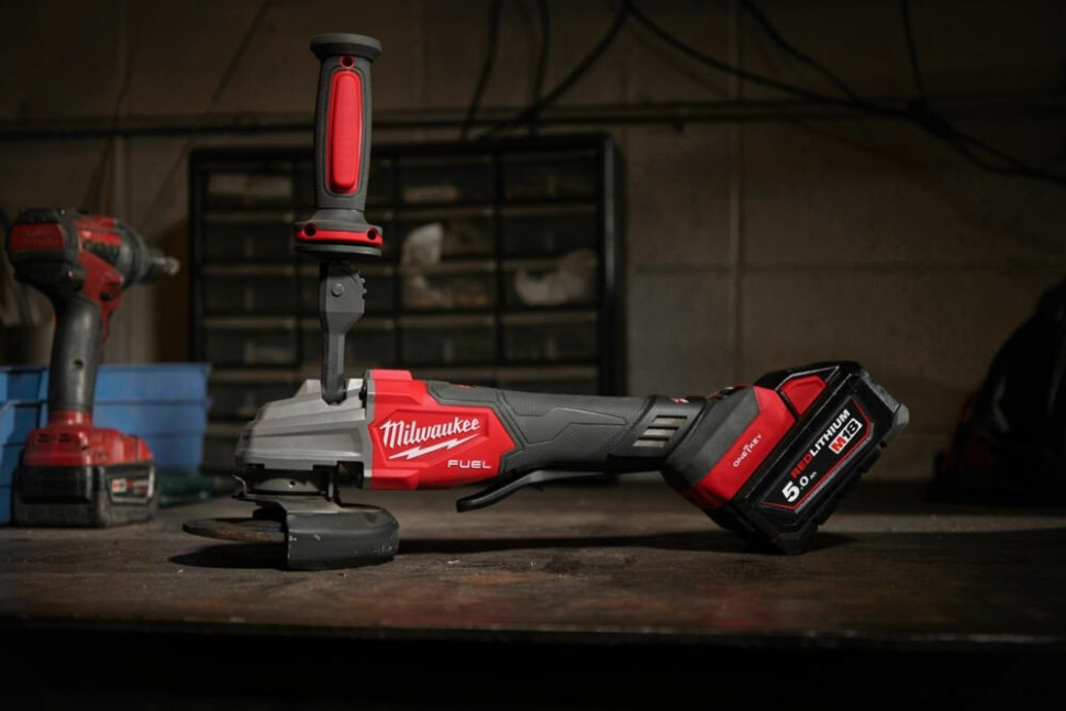 Угловая шлифмашина Milwaukee M18 Fuel One-Key M18FSAGSVO125X-0X 4933493552 (без АКБ, кейс)