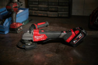 Угловая шлифмашина Milwaukee M18 Fuel One-Key M18FSAGSVO125X-0X 4933493552 (без АКБ, кейс)