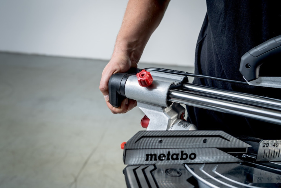 Торцовочная пила Metabo KGS 305 M 613305000
