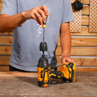 Винтоверт Deko DKIS20-Li Set 063-4392 (с 2-мя АКБ, кейс)