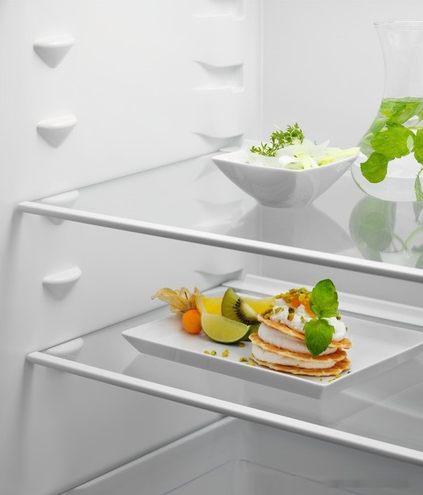 Холодильник Electrolux LND5FE18S