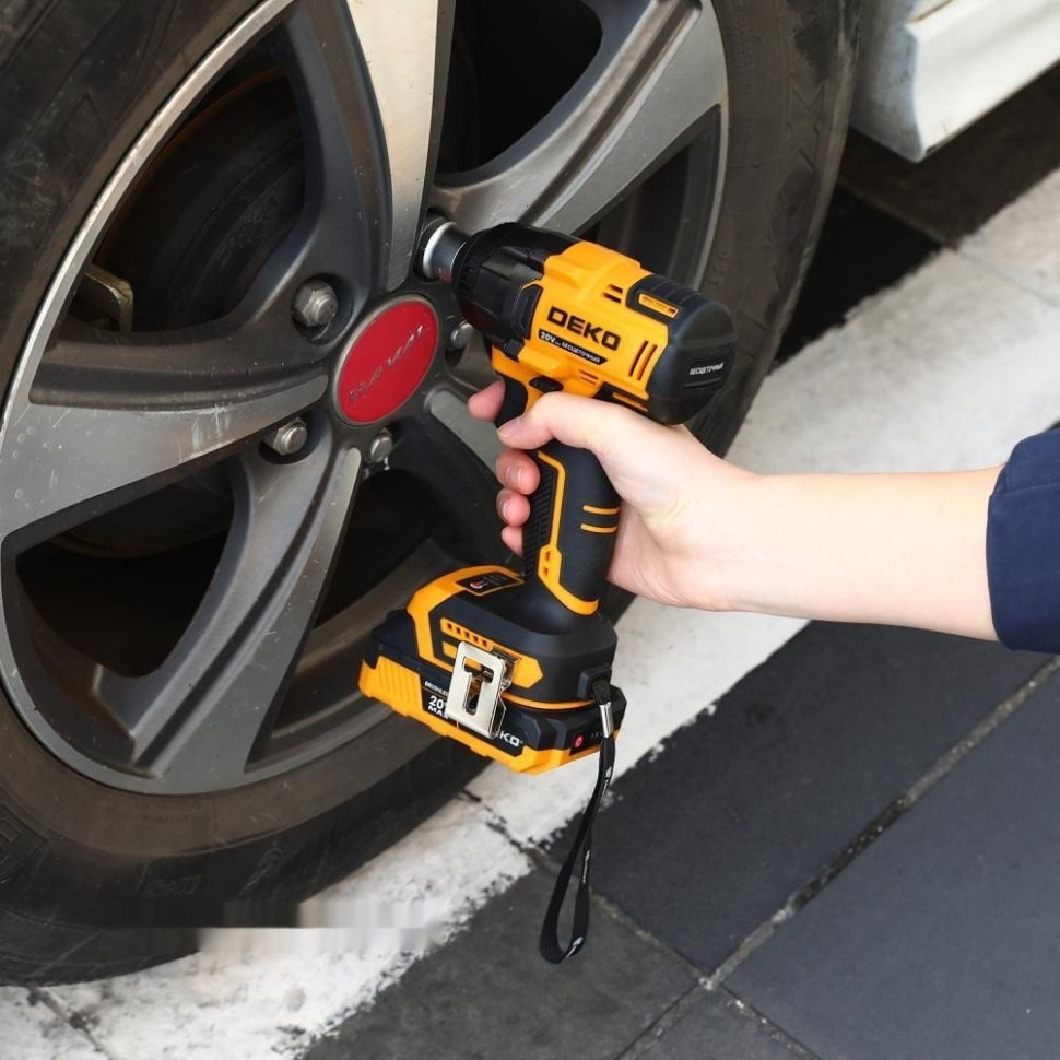 Гайковерт Deko DKIS-Li Set 083-1083 (с 2-мя АКБ, кейс)