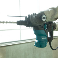 Перфоратор Makita HR3012FCWJ (с системой пылеудаления)