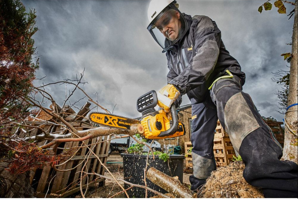 Аккумуляторная пила DeWALT DCM565N-XJ (без АКБ)