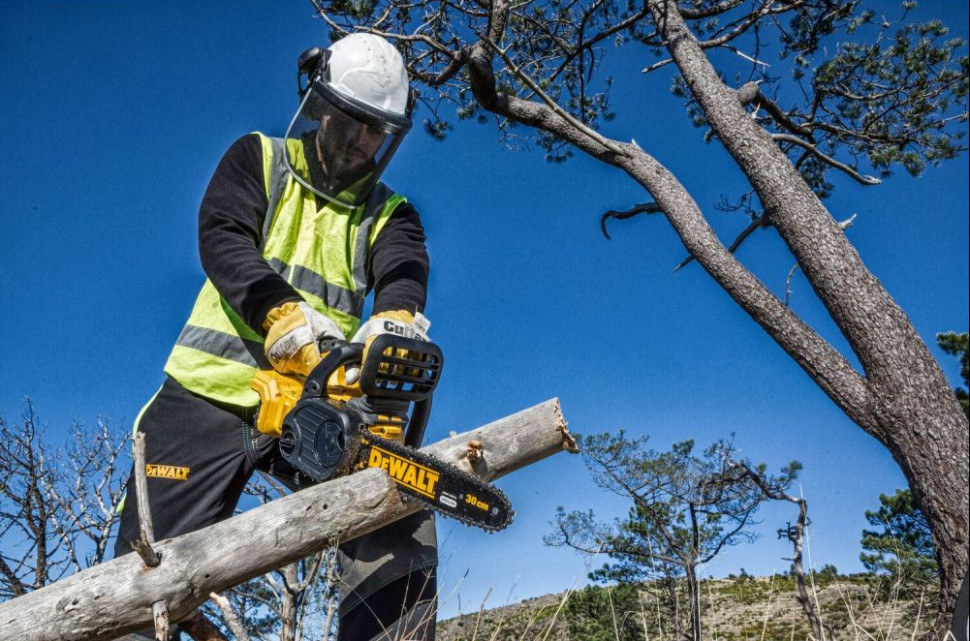 Аккумуляторная пила DeWALT DCM565N-XJ (без АКБ)
