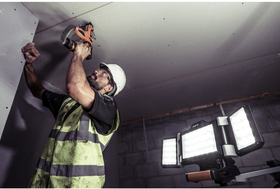 Фонарь AEG Powertools BPL18