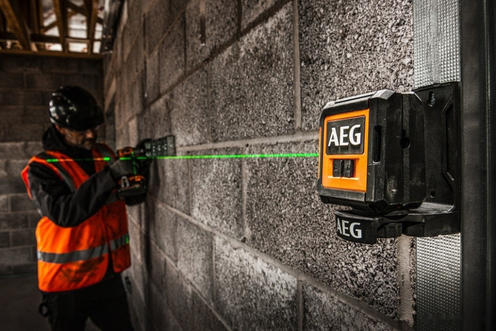 Лазерный нивелир AEG Powertools CLG220-K 4935472254 (с магнитным и потолочным кронштейнами)