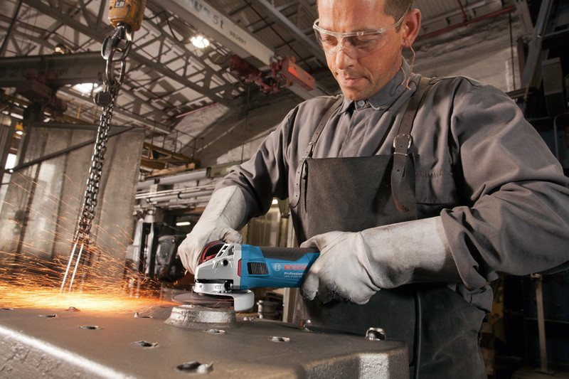 Угловая шлифмашина Bosch GWS 17-125 CIE
