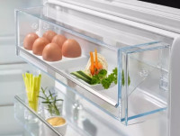 Холодильник Electrolux GreenZone 700 LNG7TE18S