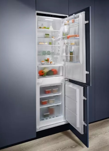 Холодильник Electrolux GreenZone 700 LNG7TE18S