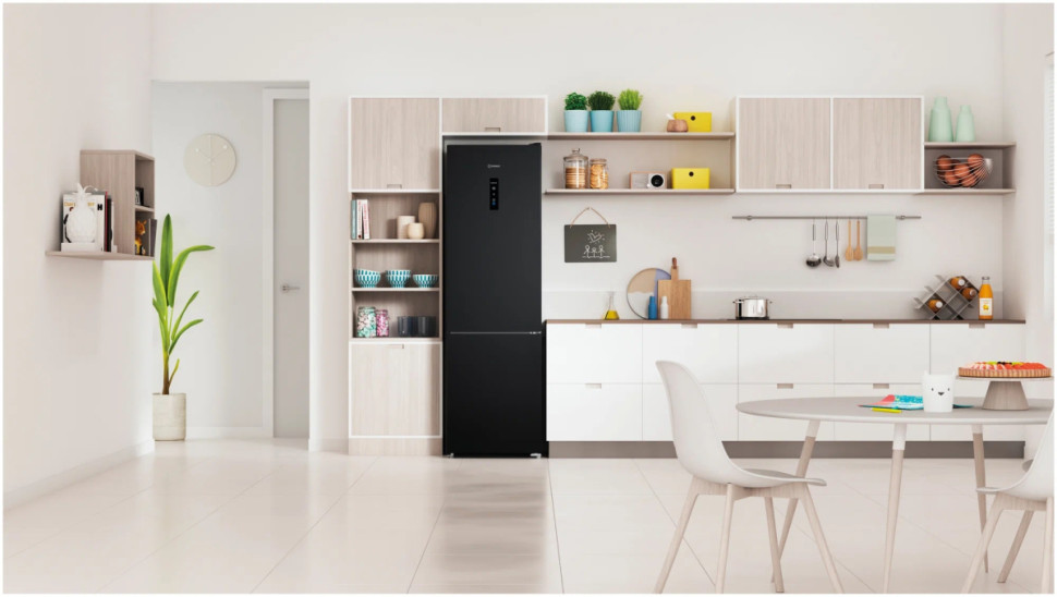 Холодильник Indesit ITR 5200 B